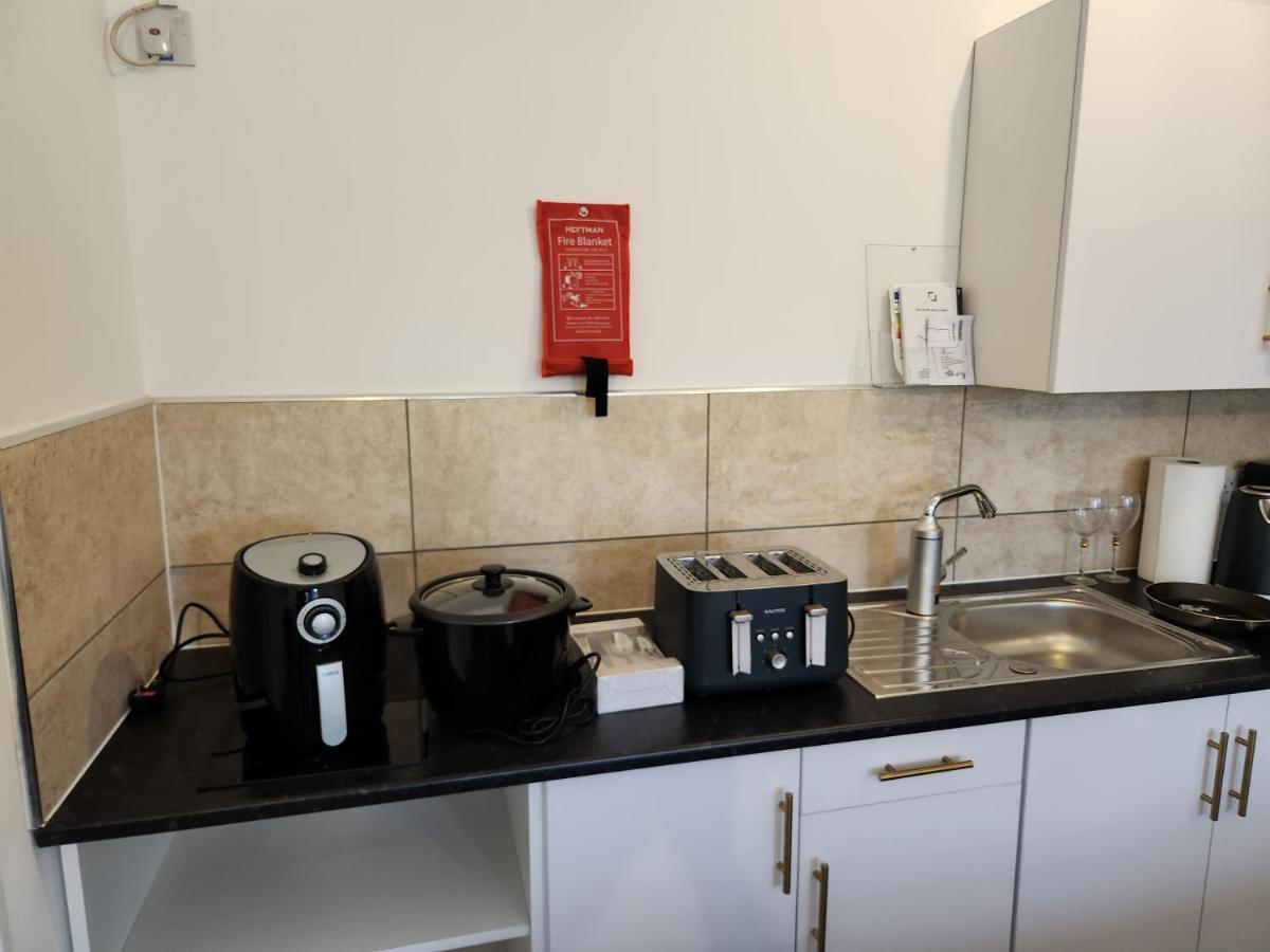 Immaculate 1-Bedroom In Greenhithe Eksteriør bilde