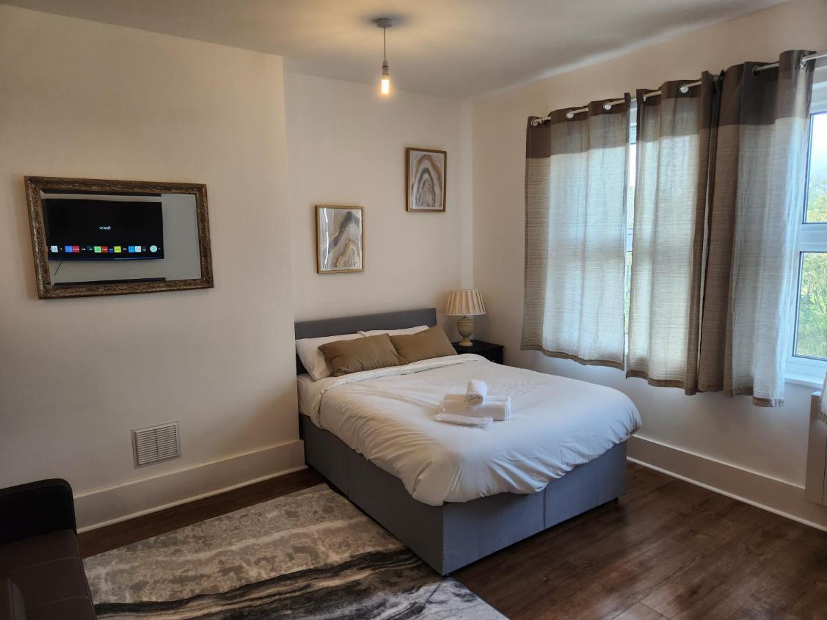 Immaculate 1-Bedroom In Greenhithe Eksteriør bilde