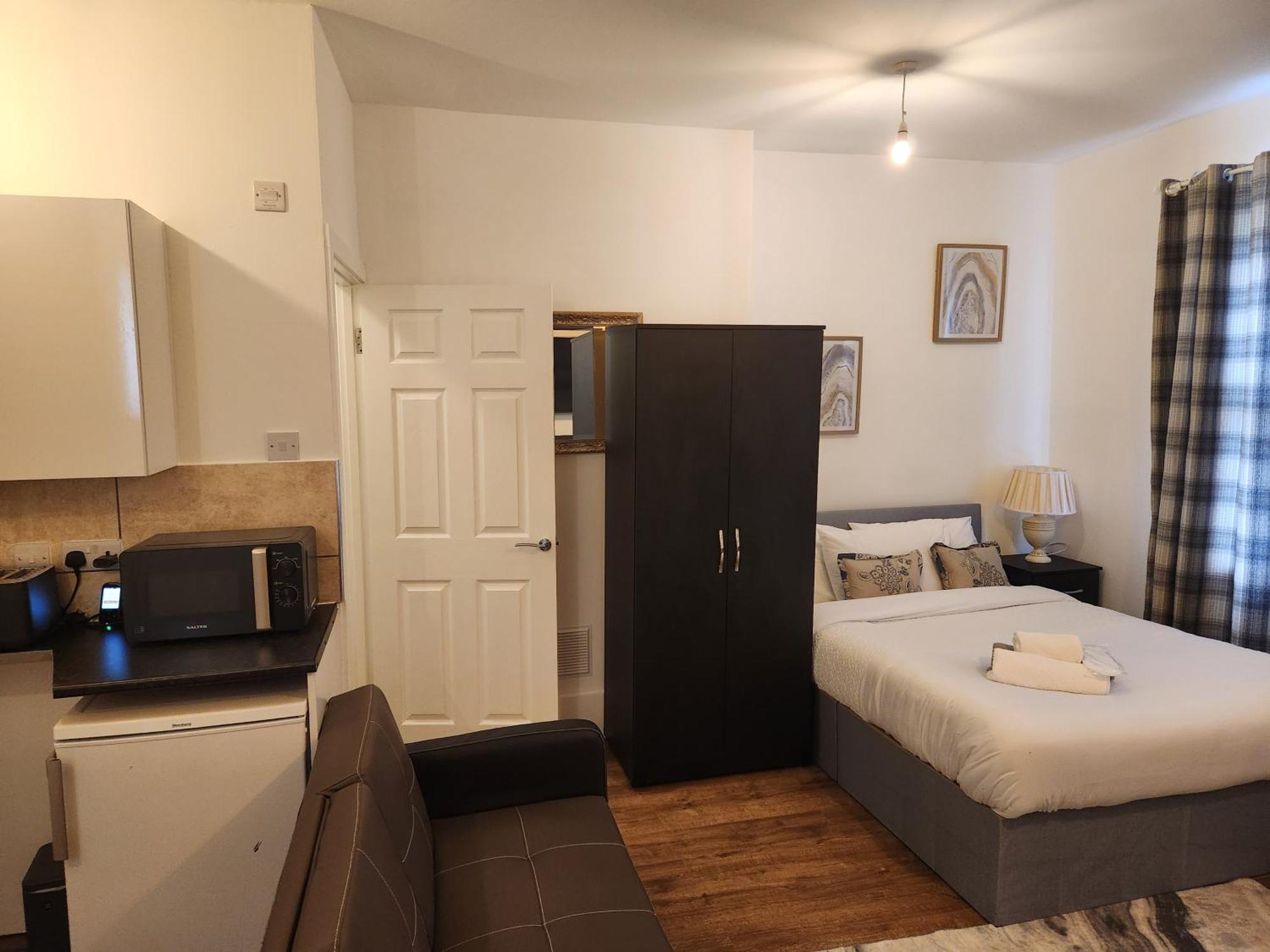 Immaculate 1-Bedroom In Greenhithe Eksteriør bilde