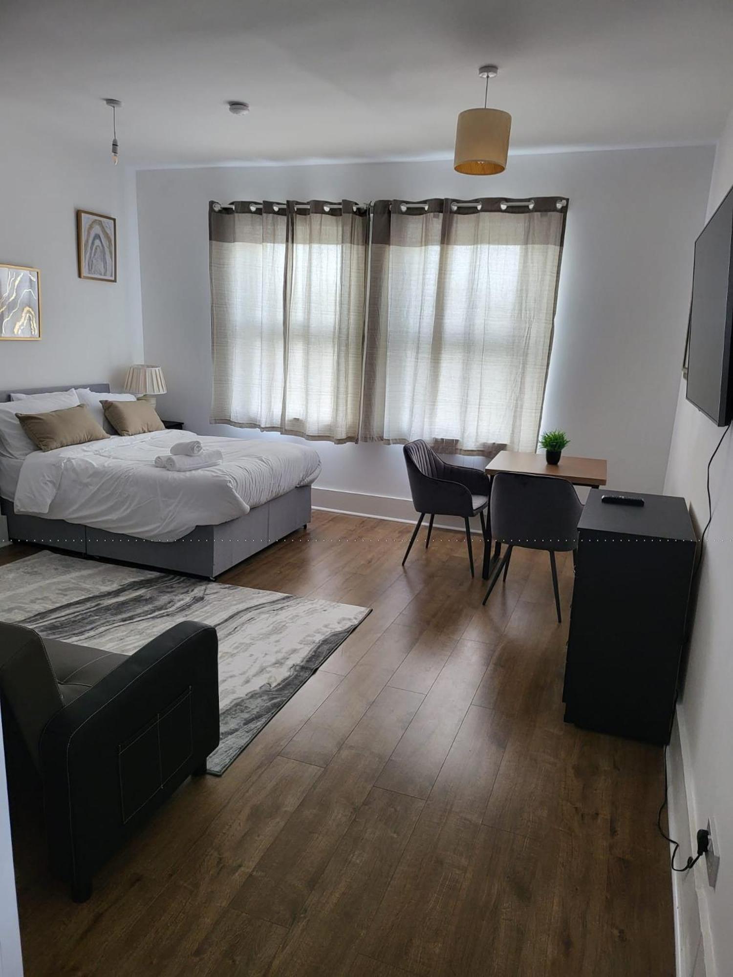 Immaculate 1-Bedroom In Greenhithe Eksteriør bilde