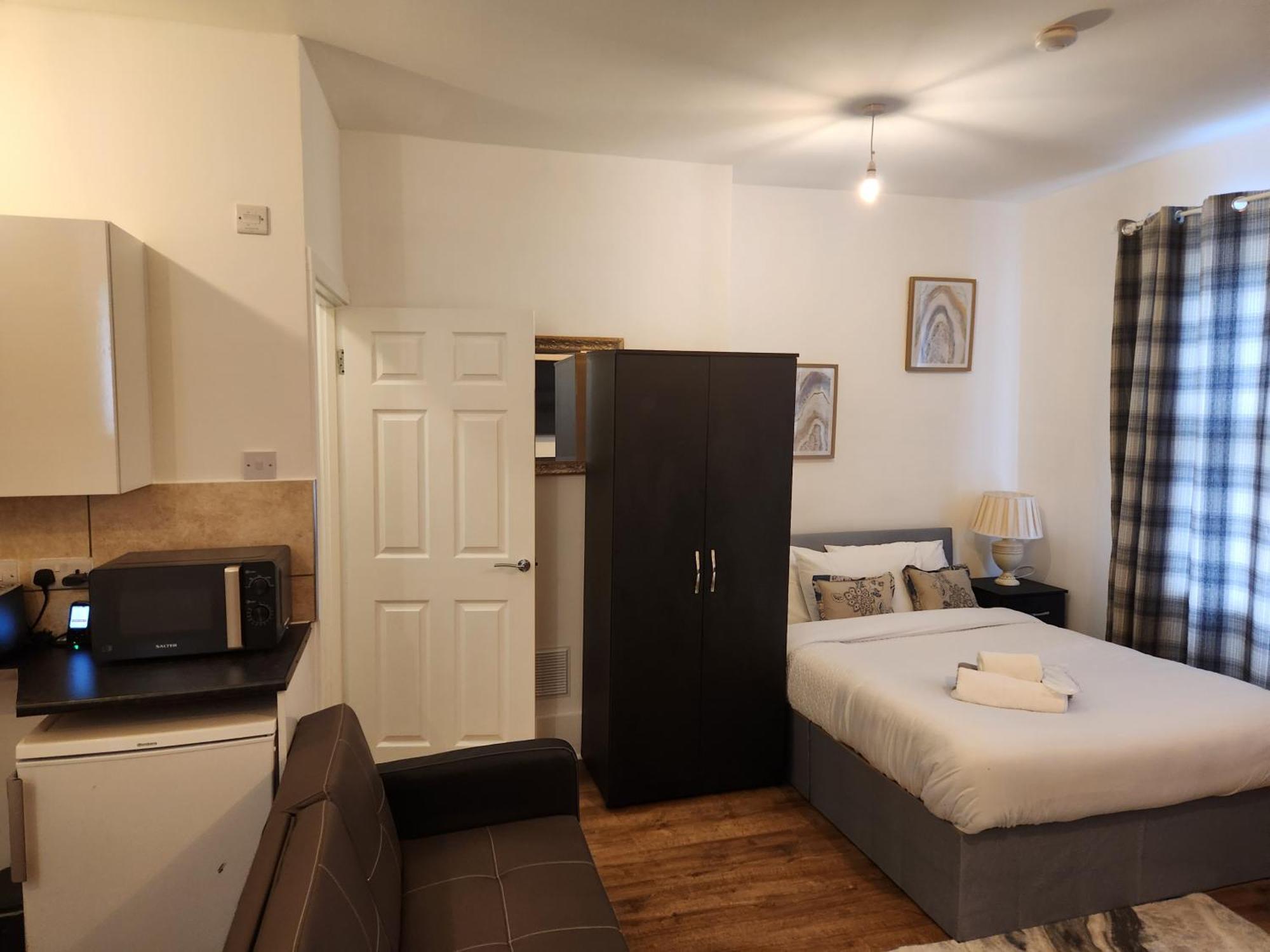 Immaculate 1-Bedroom In Greenhithe Eksteriør bilde