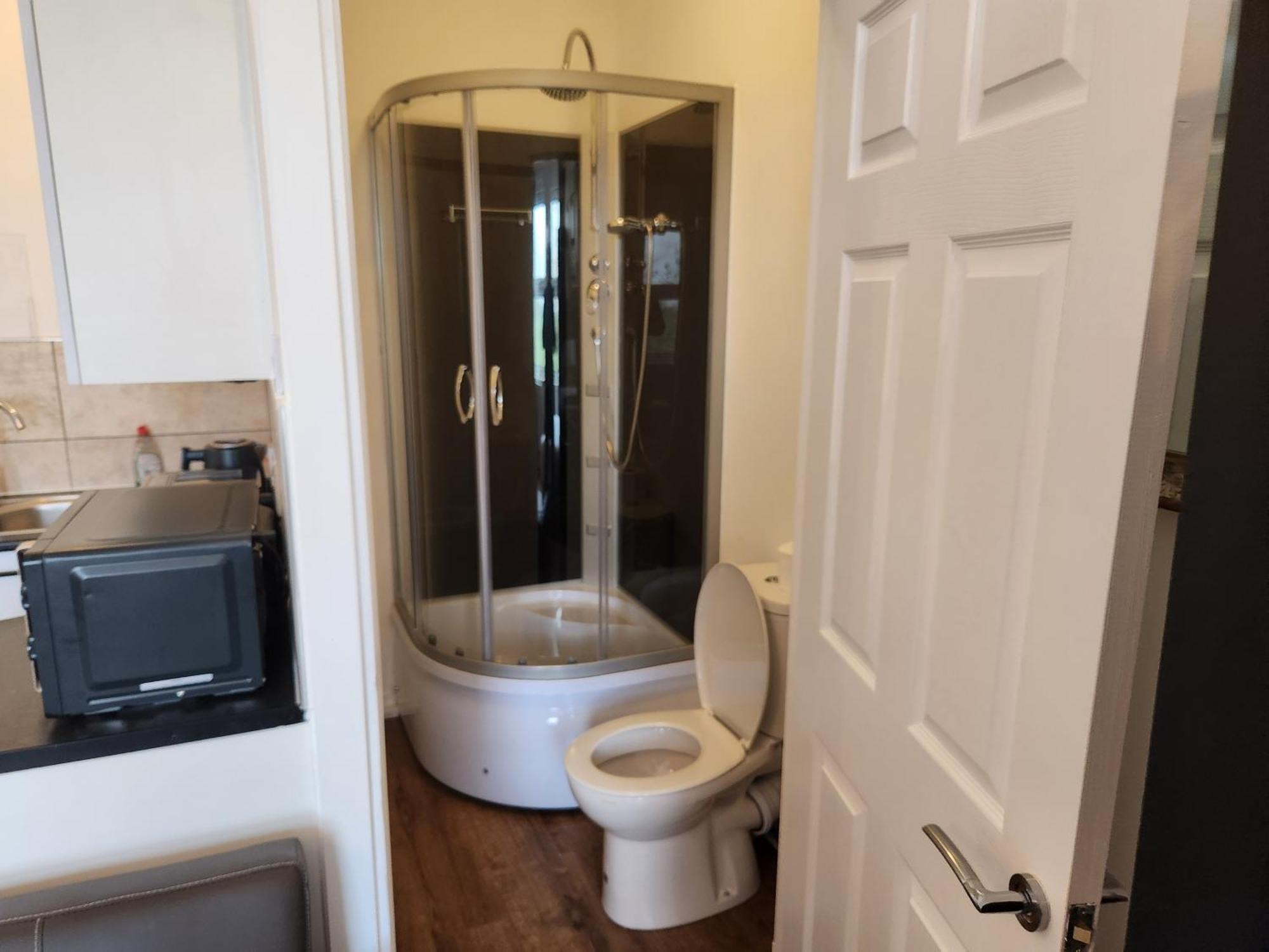 Immaculate 1-Bedroom In Greenhithe Eksteriør bilde