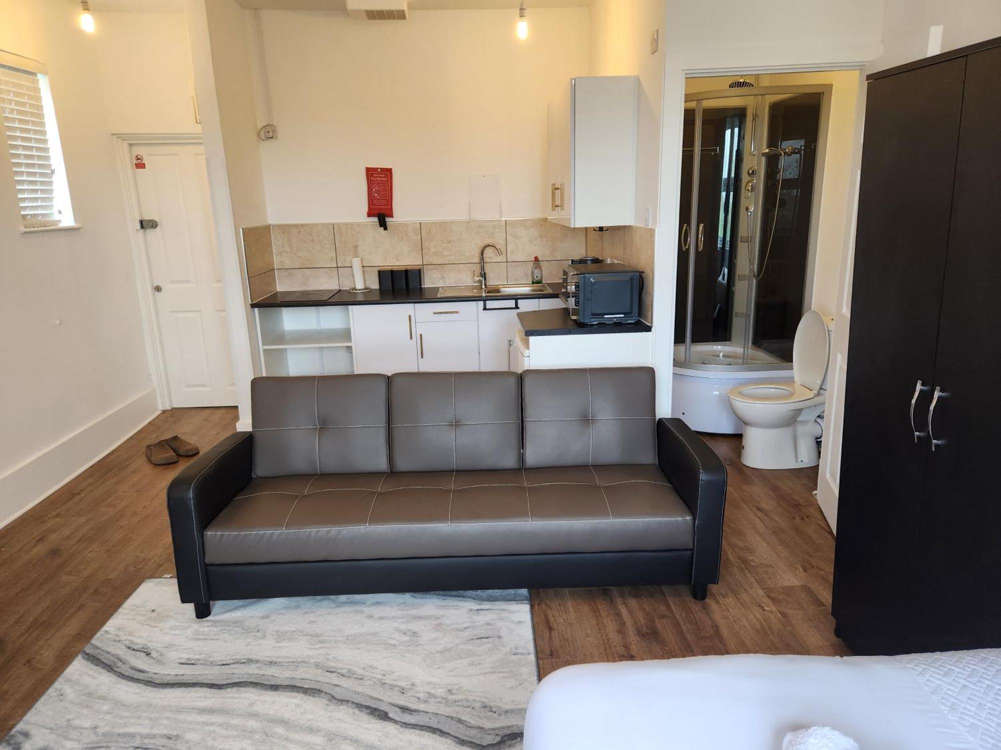Immaculate 1-Bedroom In Greenhithe Eksteriør bilde